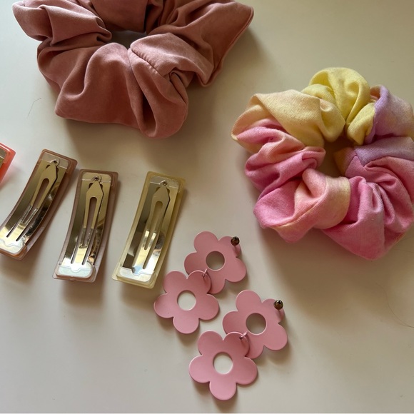 Pink Neutral Tie Dye Accessory Bundle Clips Scrunchie Floral Earrings - Picture 3 of 5